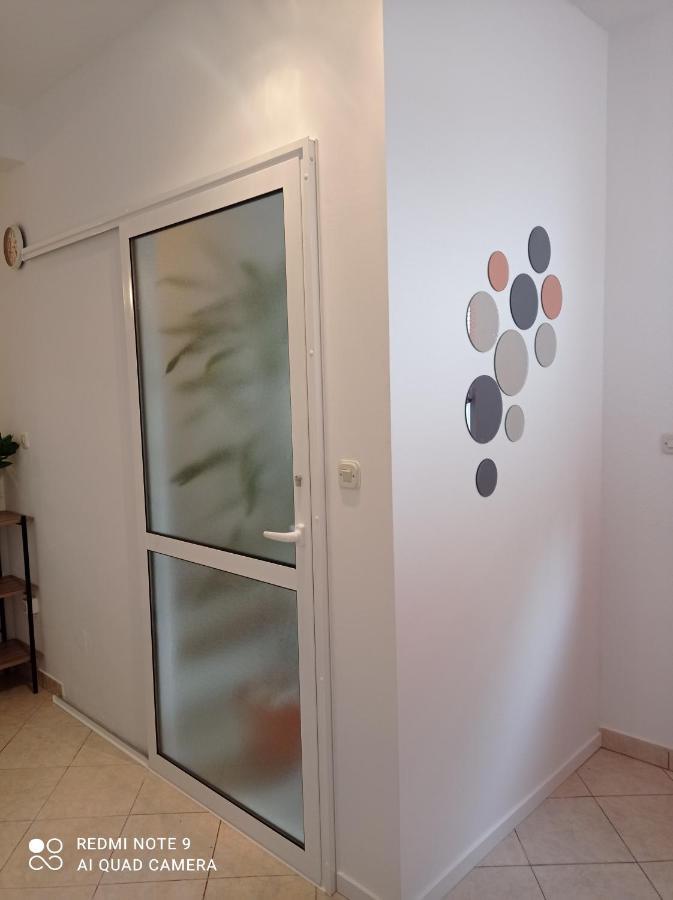 Apartments Nina M Baska Voda Luaran gambar