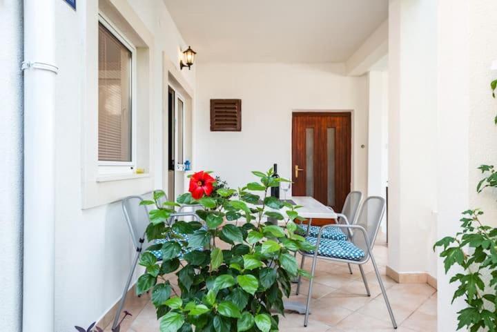 Apartments Nina M Baska Voda Luaran gambar