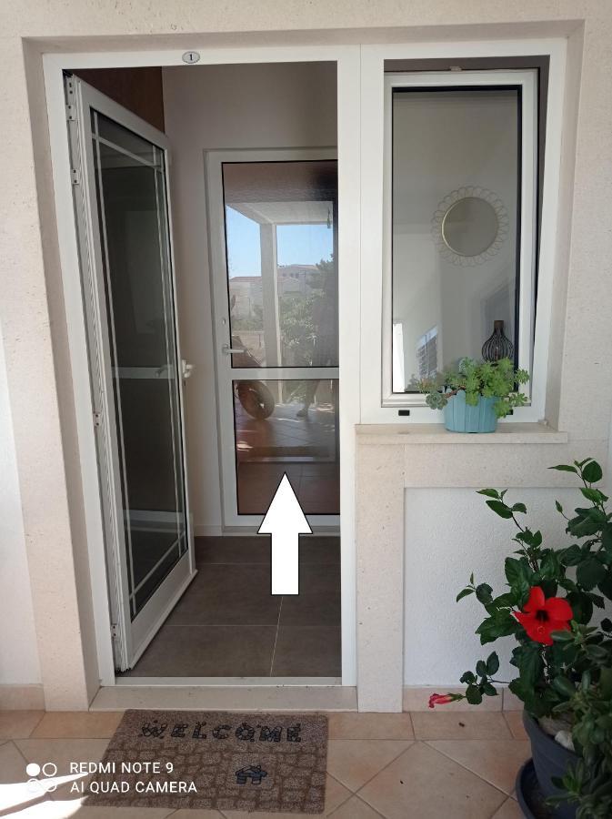 Apartments Nina M Baska Voda Luaran gambar