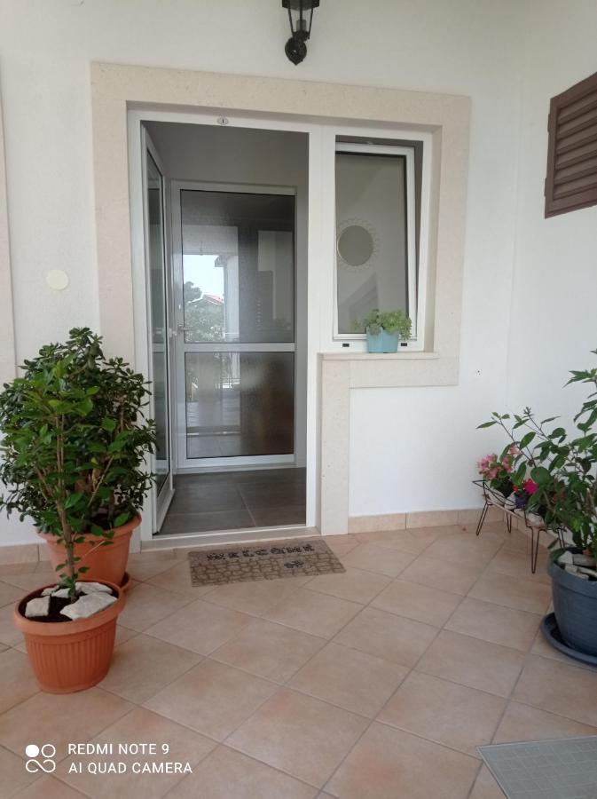 Apartments Nina M Baska Voda Luaran gambar