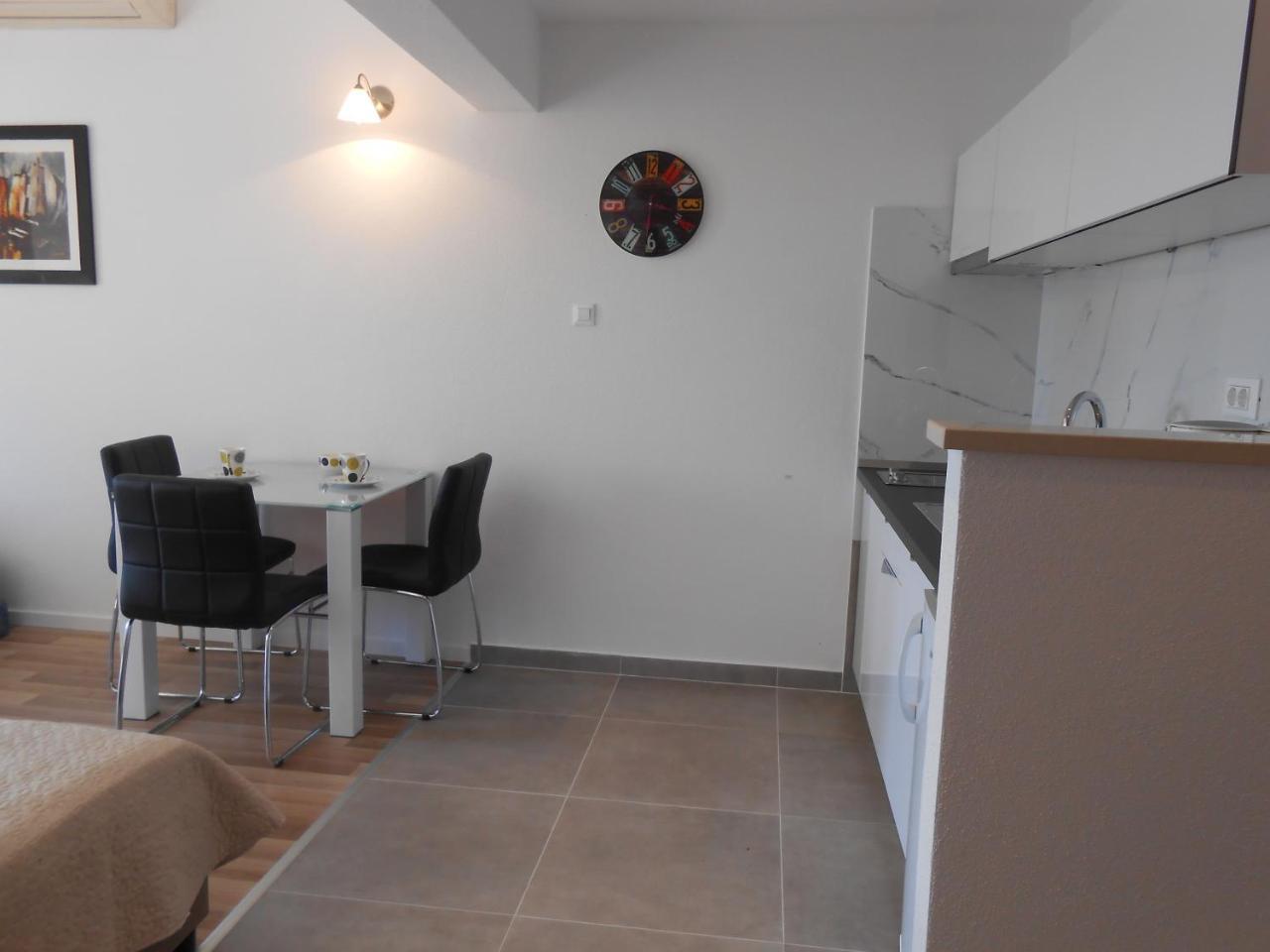 Apartments Nina M Baska Voda Luaran gambar