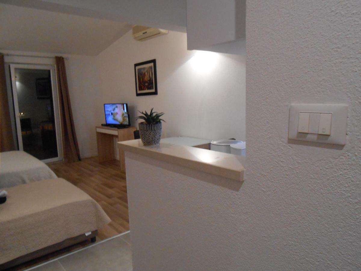 Apartments Nina M Baska Voda Luaran gambar