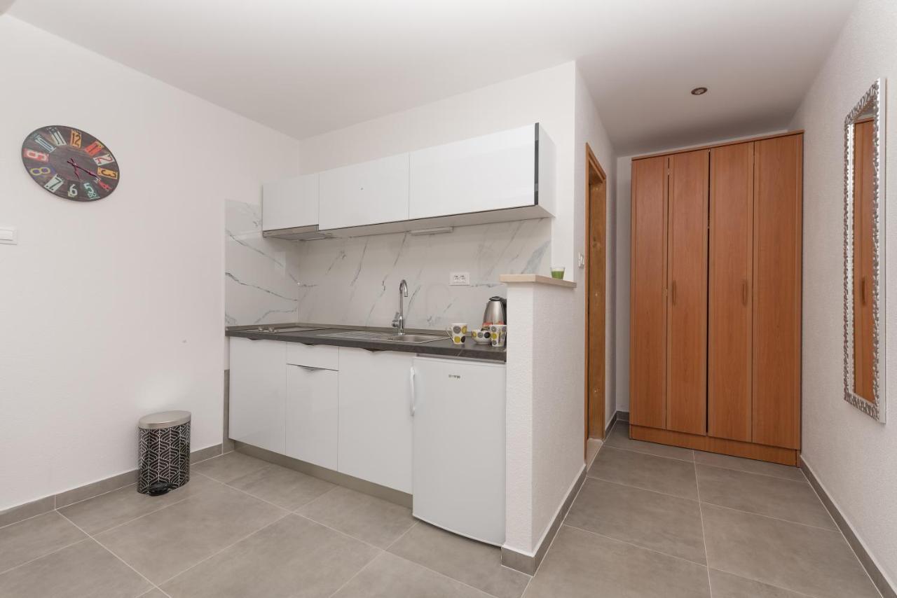 Apartments Nina M Baska Voda Luaran gambar