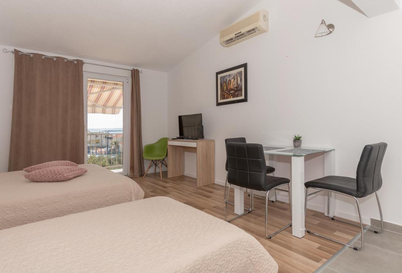 Apartments Nina M Baska Voda Luaran gambar